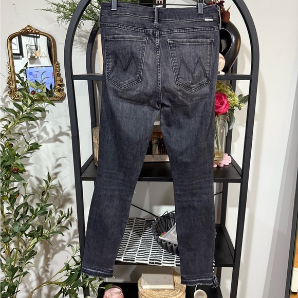 MOTHER Charcoal Distressed Skinny Jeans size 26 - Picture 3 of 8
